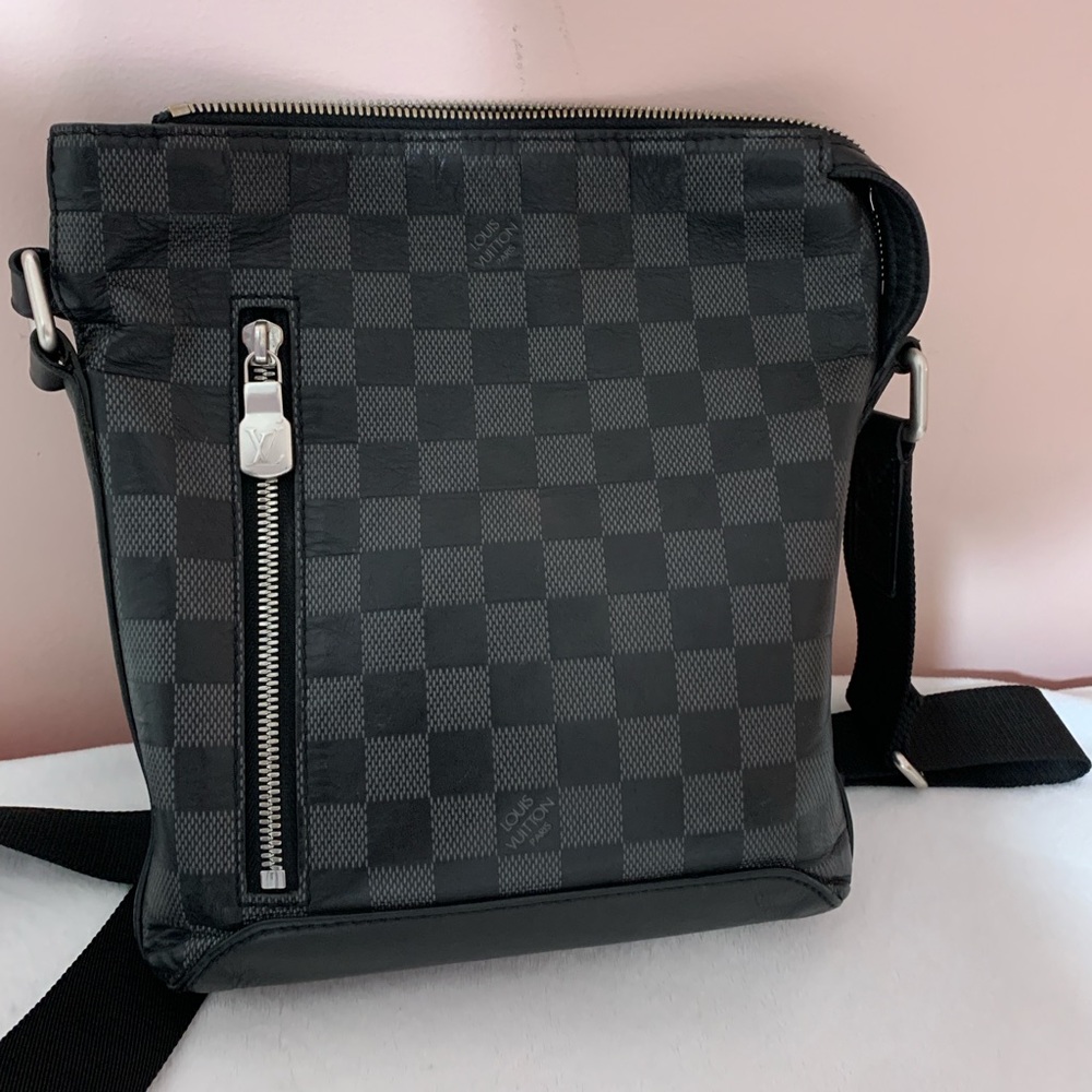 Louis Vuitton discovery bb messenger
